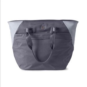 Lululemon everything bag excellent condition!